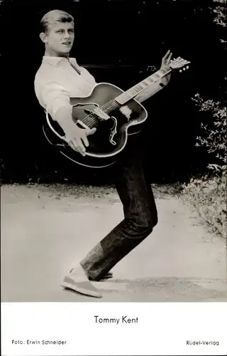 Ak Sänger Tommy Kent, Portrait mit Gitarre, Polydor Schallplatten