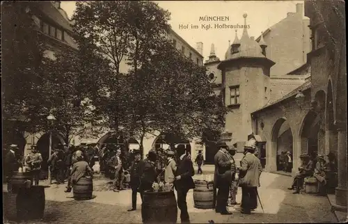 Ak München Bayern, Hof im Kgl. Hofbrauhaus