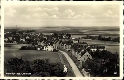 Ak Hohndorf im Erzgebirgsvorland, Gesamtansicht mit Blick auf die Kirche