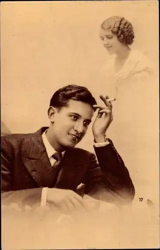 Ak Rauchender Mann denkt an eine Frau