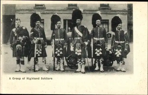 Ak Schottische Soldaten in Nationaltrachten, A Group of Highland Soldiers