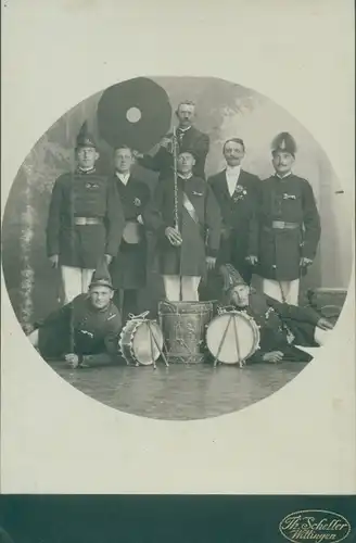 Foto Gruppenaufnahme einer Musikkapelle, Fotograf Th. Scheller, Wittingen