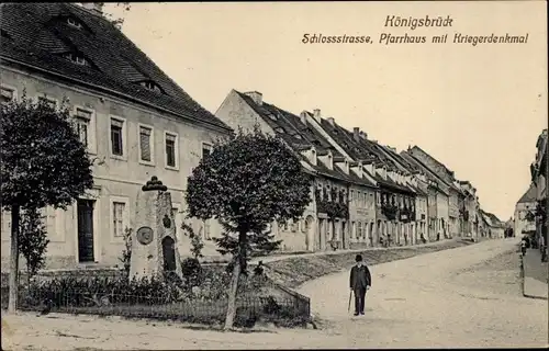 Ak Königsbrück in der Oberlausitz, Schlossstraße, Pfarrhaus, Kriegerdenkmal