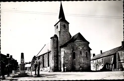 Ak Genneteil Maine et Loire, Place de l'Église, Lionel