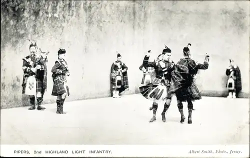Ak Pipers, 2nd Highland light Infantry, tanzende schottische Soldaten in Trachten