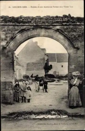 Ak Luc sur Mer Calvados, Entree d'une Ancienne Ferme, Kinderwagen