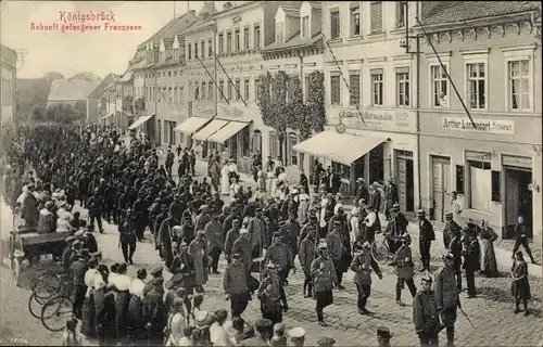 Ak Königsbrück in der Oberlausitz, Ankunft gefangener Franzosen, Kriegsgefangene, I. WK