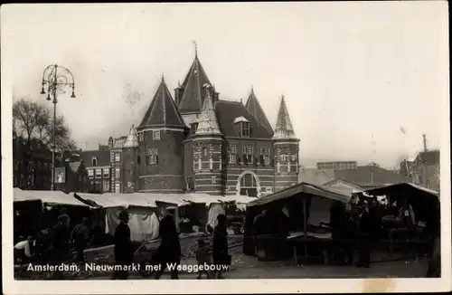 Ak Amsterdam Nordholland, Nieuwmarkt met Waagebouw