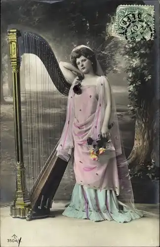 Ak Nachdenkliche junge Dame mit Harfe, Blumenstrauß