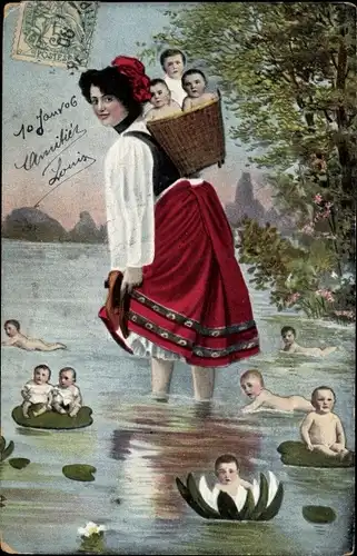 Ak Frau mit Babys in einer Rückentrage und auf Seerosen, Fotomontage
