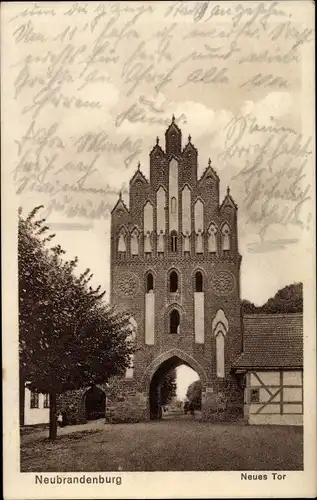 Ak Neubrandenburg in Mecklenburg, Neues Tor