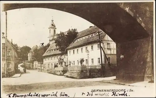 Foto Ak Seifhennersdorf in Sachsen, Straßenpartie im Ort