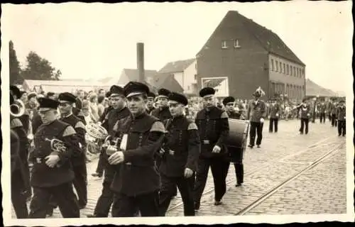 Foto Ak Kray Essen Ruhrgebiet, Festumzug, Spielmannszug, Bergleute ?
