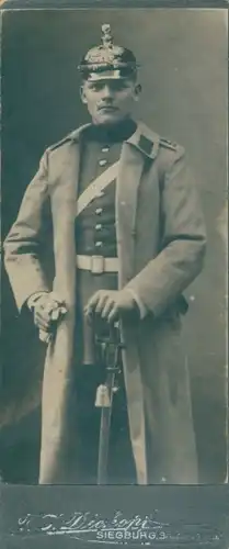 Foto Deutscher Soldat in Uniform, Standportrait, Mantel, Degen, Kaiserreich