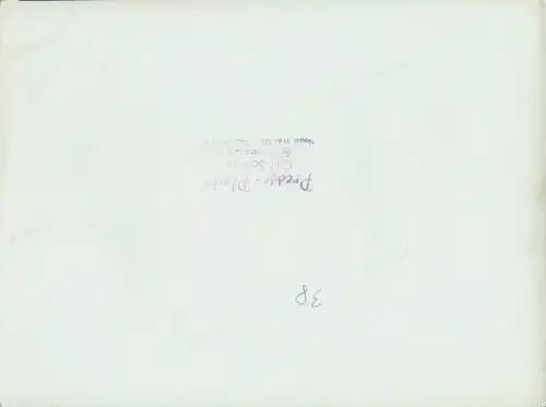 Foto Ak Teilansicht eines zerstörten Automobils, LKW, Presse Photo Carl Schütze, Hamburg