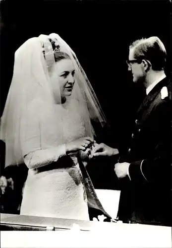 Ak Prinzessin Margriet von Niederlanden und ihr Gemahl Pieter, Trauung, Kirche, Eheringe, 1967