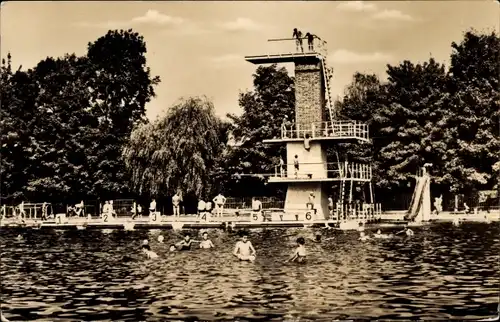 Ak Hartmannsdorf in Sachsen, Sommerbad, Freibad, Sprungturm