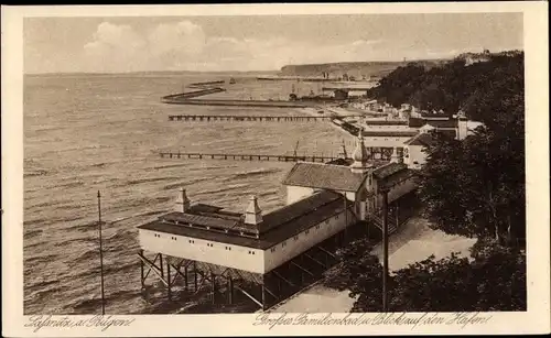 Ak Sassnitz auf der Insel Rügen, Blick auf das große Familienbad und den Hafen