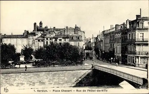 Ak Verdun Meuse, Place Chevert, Rue de l'Hotel de Ville