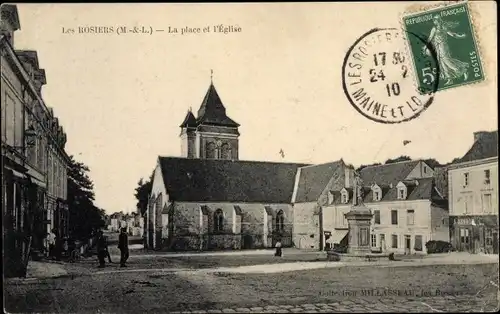 Ak Les Rosiers sur Loire Maine et Loire, La place et l'Eglise