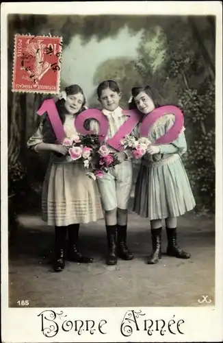 Ak Glückwunsch Neujahr, Junge und zwei Mädchen, Jahreszahl 1910