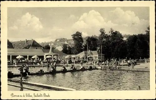 Ak Pirna in Sachsen, Partie am Geibeltbad, Blick auf das Schwimmbecken, Badegäste