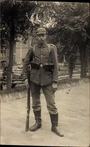 Foto Ak Deutscher Soldat in Uniform, Ausrüstung, Bajonett