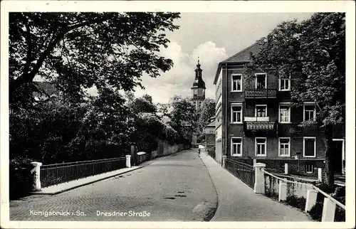 Ak Königsbrück der Oberlausitz, Dresdner Straße, Brücke, Wohnhäuser, Kirche