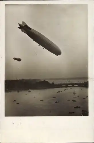 Ak Hamburg, Luftschiff  LZ 127 Graf Zeppelin über der Stadt, Binnenalster, Boote
