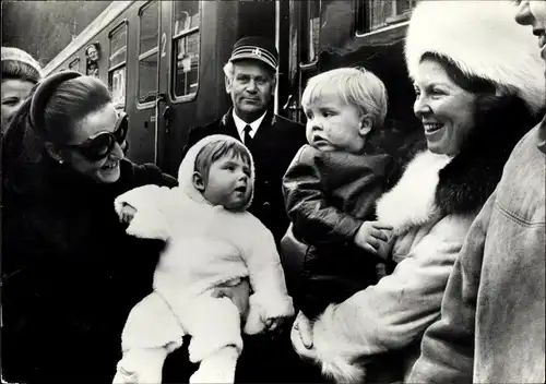 Ak Prinzessin Margriet und Prinzessin Beatrix von Niederlanden, Aankomst in Lech. 1969