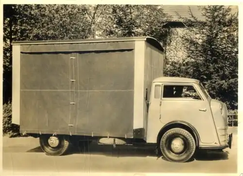 Foto Fahrzeug Firma Vidal Harburg, Möbelwagen