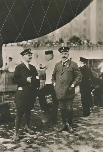 Foto Ballonführer Kaub, Ballon Duisburg nach der Landung