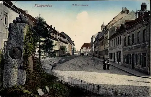 Ak Königsbrück in der Oberlausitz, Schlossstraße, Geschäfte, Denkmal König Albert von Sachsen