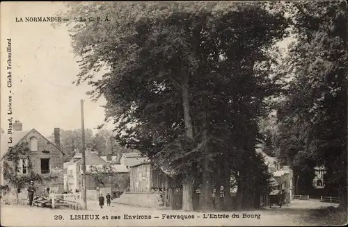 Ak Fervaques Calvados, L'Entree du Bourg