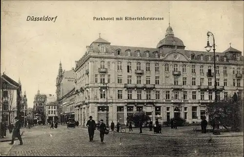 Ak Düsseldorf am Rhein, Parkhotel mit Elberfelder Straße, Passanten