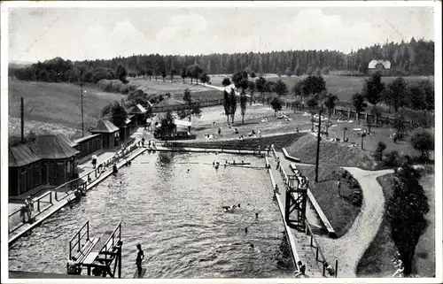 Ak Leubnitz Werdau an der Pleiße in Sachsen, Freibad, Sprungturm