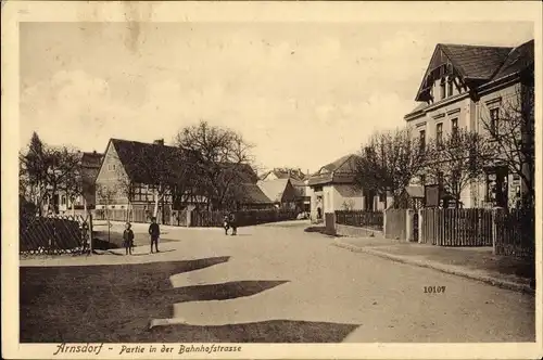 Ak Arnsdorf in Sachsen, Partie in der Bahnhofstraße