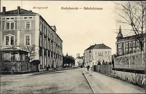 Ak Bischofswerda in Sachsen, Bahnhofstraße mit Hermannstift