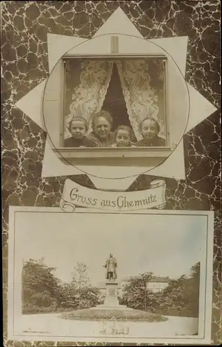 Ak Chemnitz in Sachsen, Familie am Fenster, Denkmal