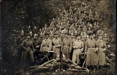 Foto Ak Deutsche Soldaten in Uniformen, Maschinengewehr, I WK