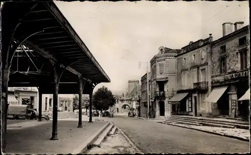 Ak Duras Lot et Garonne, Place du Marche