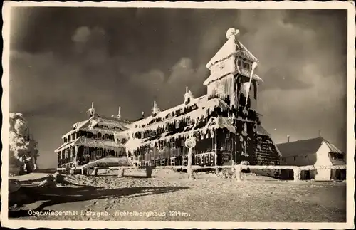 Ak Oberwiesenthal im Erzgebirge, Fichtelberghaus, Winteransicht