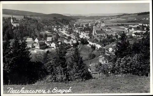 Foto Ak Neuhausen im Erzgebirge, Totalansicht der Ortschaft mit Umgebung