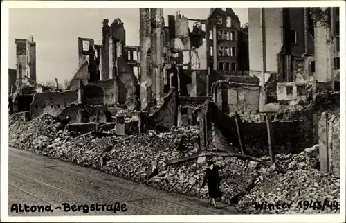 Foto Ak Hamburg Altona, Bergstraße nach Bombenangriff 1943, II WK