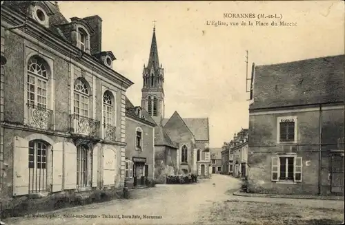 Ak Morannes Maine et Loire, L'Eglise, vue de la Place du Marche