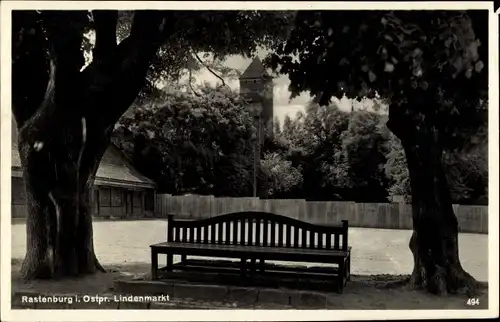 Ak Kętrzyn Rastenburg Ostpreußen, Lindenmarkt, Holzbank