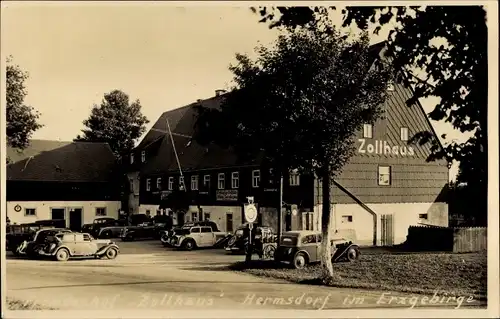 Foto Ak Hermsdorf im Osterzgebirge, Fremdenhof Zollhaus, Autos