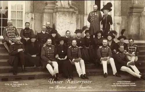 Ak Kaiserpaar mit der kaiserlichen Familie, Kaiserin Auguste Viktoria, Kaiser Wilhelm II