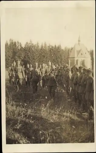 Foto Ak Kaiser Wilhelm II. bei seinen Truppen, KuK Offizier