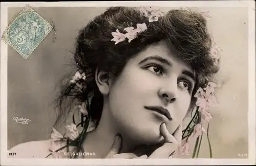 Ak Frauenportrait, Schauspielerin de Salignac
